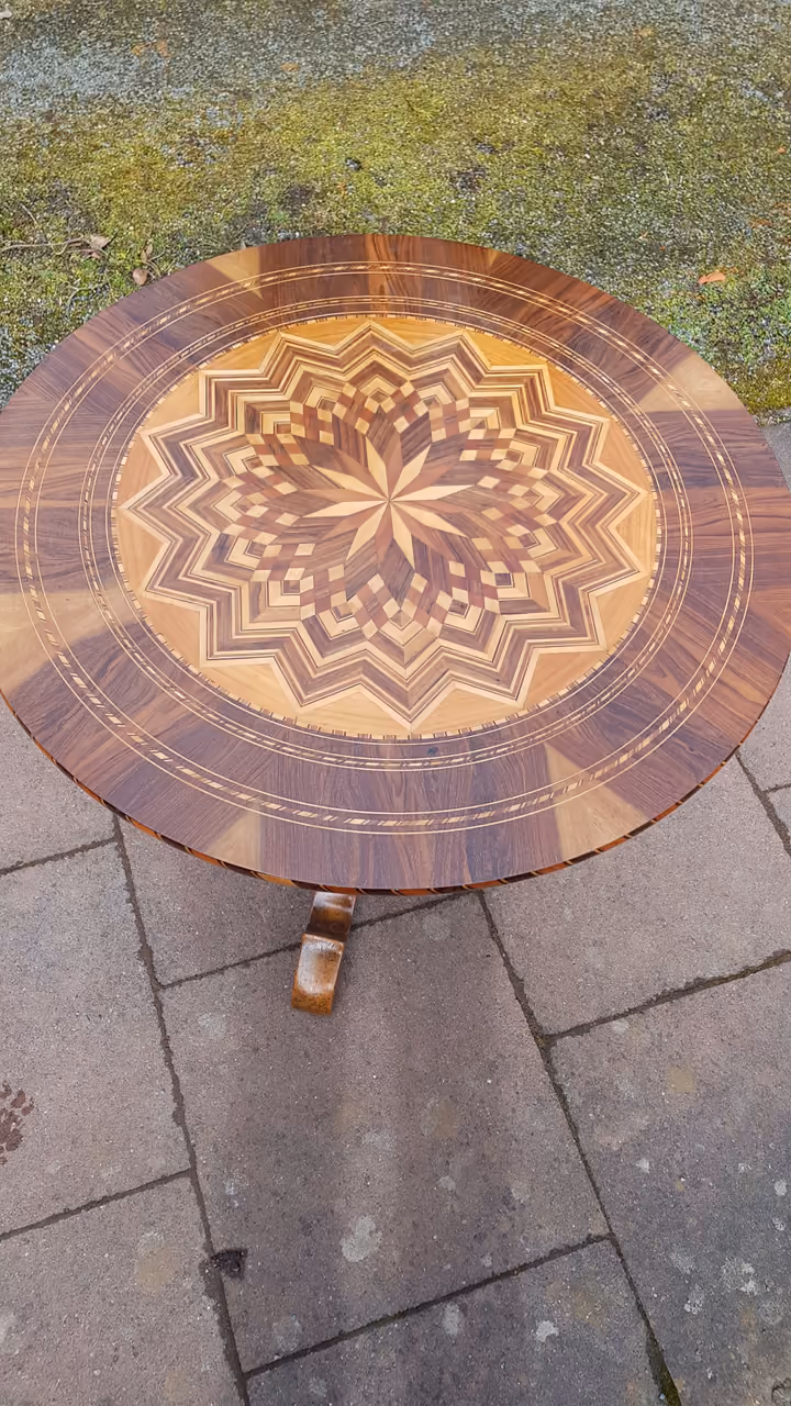 Tischplatte mit Intarsien-Rosette