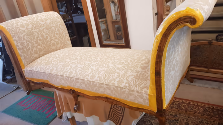 Chaiselongue mit hellem Bezug